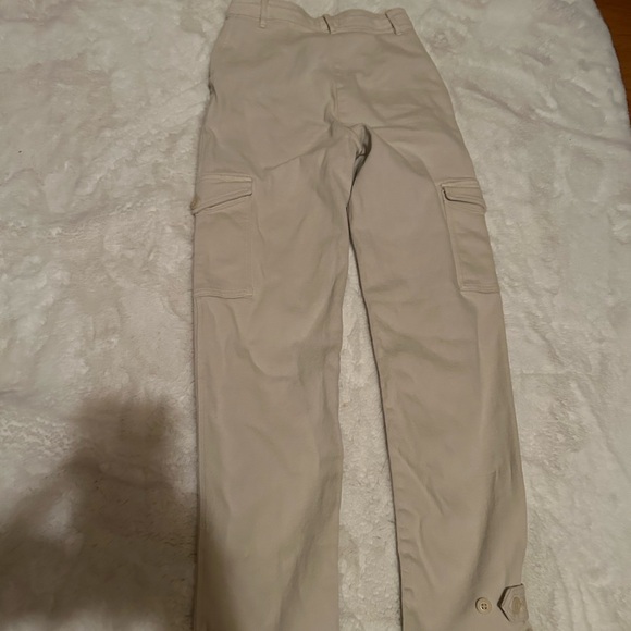 ARITZIA cream colored cargo pants - Picture 3 of 3